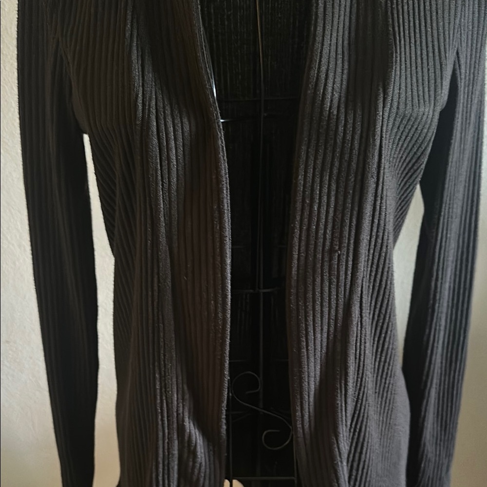 Black Ribbed Open Front Cardigan with Ruffle Bottom. - Picture 3 of 9